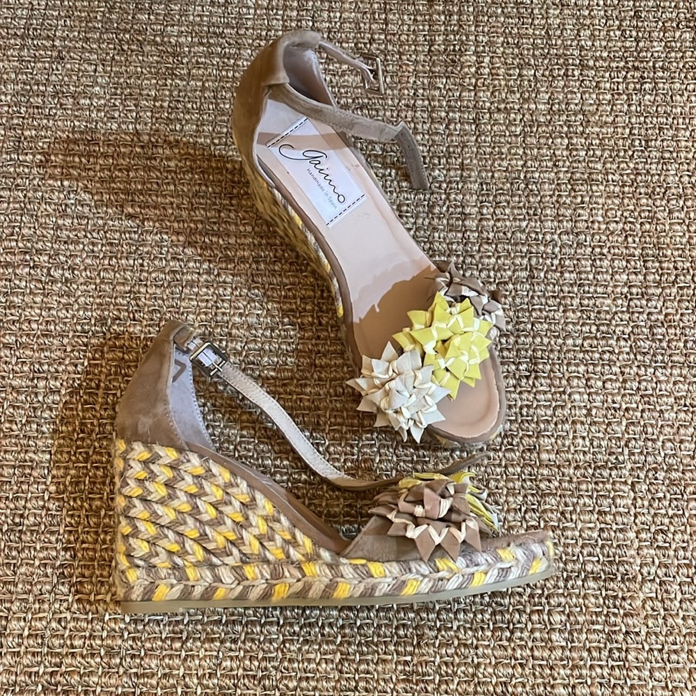 Giamo made in Spain Espadrille Heels with Flower Embellishments 38 EU (7.5 US)